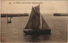 Dieppe - Dans les Jetees - Barques de Peche Ships