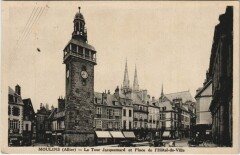 Moulins Jacquemart et Plae de Hotel de Ville à Moulins