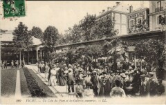 Vichy Un Coin du Parc et les Galeries Couvertes -
																					03200 Vichy
																			