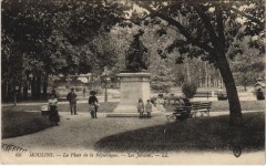 Moulins La Place de la Republique - Les Jardins à Moulins