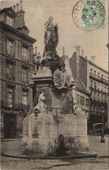 Rouen - Fontaine et statue à Rouen