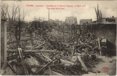 Troyes Incendie de la filature Dupont 1916 Vue prise de la Cour à Troyes