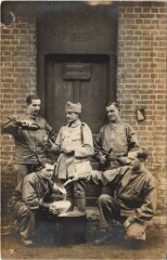 Carte photo Beauvais Soldats à Beauvais