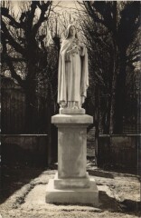 Lisieux Statue de Sainte-Therese de l'Enfant-Jesus à Lisieux