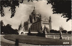 Lisieux La Basilique à Lisieux