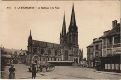 La Delivrande Le Basilique et la Place