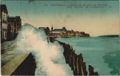Saint Malo Le Sillon un jour de tempete à Saint-Malo
