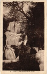 Besse-et-Saint-Anastasie La Cascade du Lac Pavin