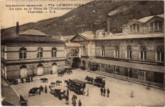 Le Mont-Dore Un Coin de la Place de l'Etablissement Thermal à Mont-Dore