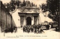 Toulon La Porte de l'Arsenal Maritime-La sortie à Toulon