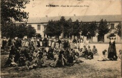 Pen-Bron - Cour de recreation des Filles -
													44 Loire Atlantique
												
