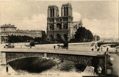 Paris 4e Notre Dame et le Pont à Paris 4e