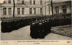 Ecole des Infirmieres de l'Assitance Publique. Eleves à Paris 13e