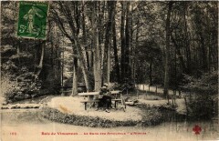 Paris 12e Bois de Vincennes. Le Bane des Amoureux l'Attente à Paris 12e