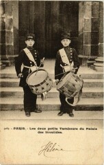 Paris 7e Les 2 petits tambours du Palais des Invalides à Paris 7e