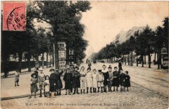 Carte postale ancienne Avenue Lovendal prise du Boulevard de Grenelle
                                                                     à Paris 15e
                                