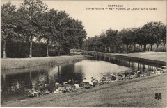Redon un Lavoir sur le Canal à Redon