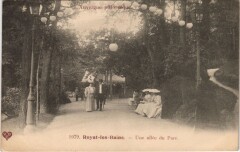 Royat une allee du Parc à Royat