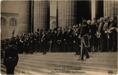 Paris Zola Au Pantheon Pendant le defile des troupes