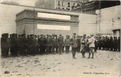 Paris Revue militaire -
													75 Paris
												
