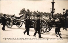 Paris Funerailles de Berteaux le Cercueil