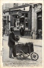 Carte postale ancienne Paris Petits Metiers du Mouron pour les p'tits oiseaux
                                