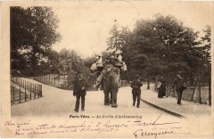 Carte postale ancienne Au Jardin d'Acclimatation
                                                                     à Neuilly-sur-Seine
                                