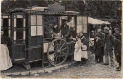 Paris Fete Foraine Le Marchand de frites ambulant