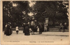 Carte postale ancienne Au Jardin d'Acclimatation
                                                                     à Neuilly-sur-Seine
                                
