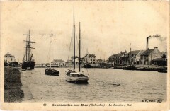 Courseulles Le Bassin a flot France