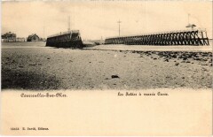 Courseulles Les Jetees a maree Casse France