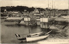 Deauville L'Entree des Bassins a Maree basse France -
																					14800 Deauville
																			