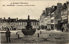 Guingamp La Fontaine - La Place du Centre à Guingamp