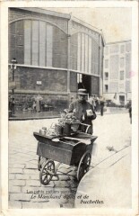 Carte postale ancienne Les petits métiers parisiens - Le Marchand d'ails et de buchettes.
                                                                     à Paris 17e
                                