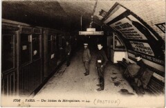 Carte postale ancienne Une station de Metropolitain
                                                                     à Paris 15e
                                