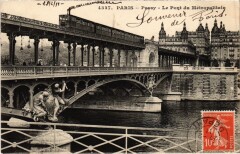 Carte postale ancienne Passy - Le Pont du Métropolitain
                                                                     à Paris 15e
                                