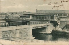 Carte postale ancienne La Gare du Métropolitain à la Bastille - Le Départ
                                                                     à Paris 4e
                                