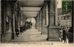 Gray Les Arcades de l'Hotel de Ville -
													70 Haute Saône
												