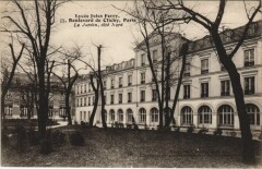 Carte postale ancienne Paris 9e 77, Bd de Clichy Lycée Jules Ferry
                                