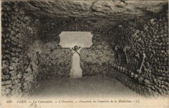 Les Catacombes - L'Ossuaire - Ossements du Cimetière de la Madeleine à Paris 14e