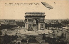Carte postale ancienne Le dirigeable “République au dessus de l'Arc de Triomphe
                                                                     à Paris 8e
                                