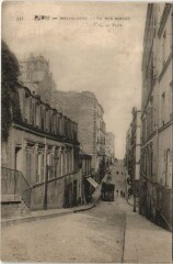 Carte postale ancienne Montmartre - La rue Berthe
                                                                     à Paris 18e
                                
