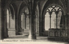 Saint-Pere-sous-Vezelay Dessous du Porche de l'Eglise