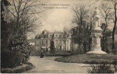 Sens La Caisse d'Epargne et le Square Jean-Cousin