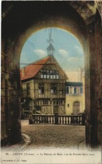 Joigny La Maison de Bois - Vue du Porche Saint-Jean à Joigny