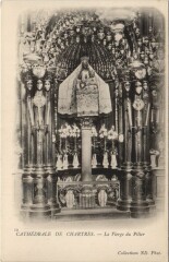 Chartres Cathedrale La Vierge du Pilier France à Chartres
