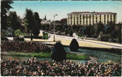 Neris les Bains Le Parc devant le Grand Hotel