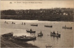 Vichy Barques de Peche sur l'Allier à Vichy