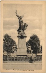 Vichy Place de la Republique La Statue à Vichy