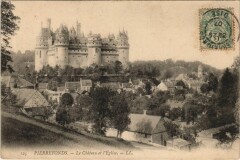 Pierrefonds Le Chateau et l'Eglise à Pierrefonds